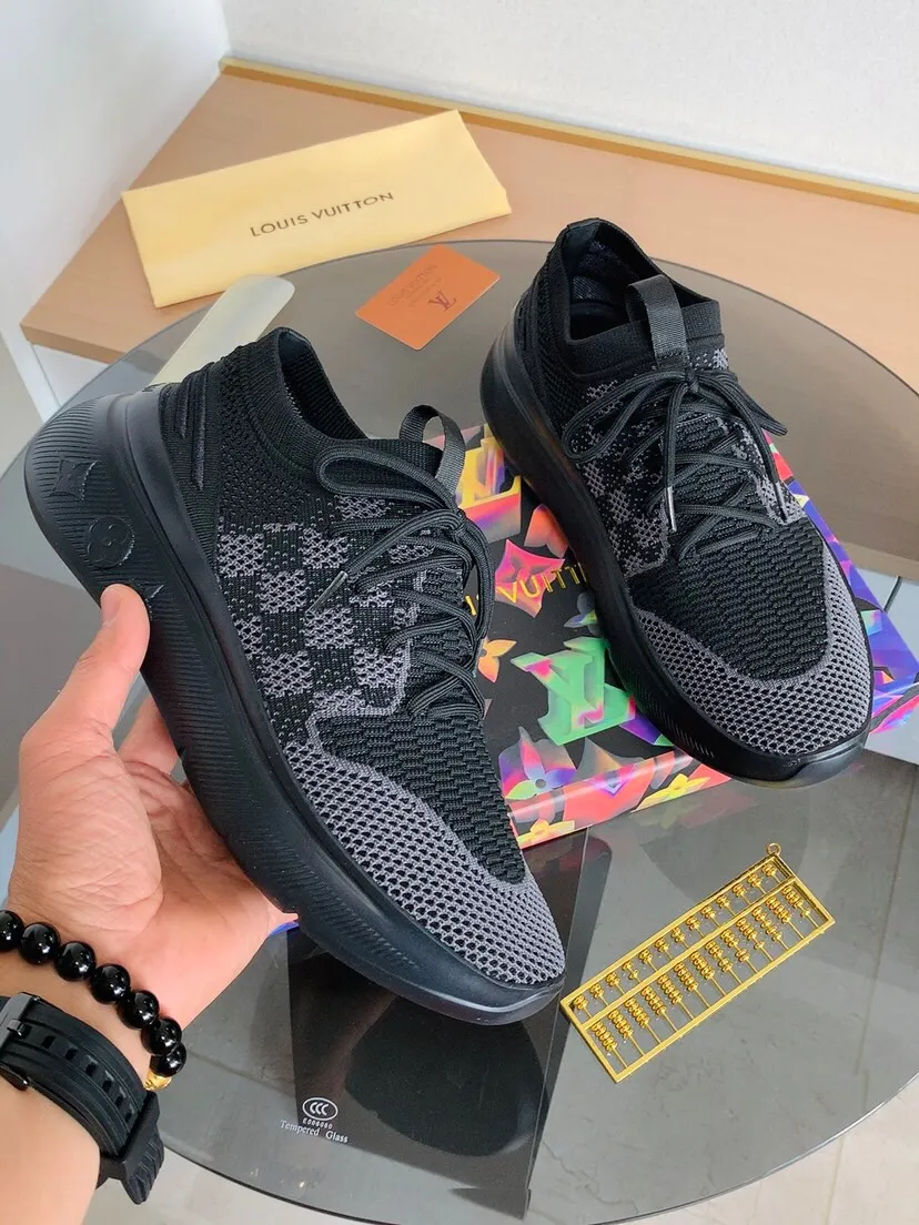 Factory price 460. LV* Louis Vuitton ~ Brand new low-top men's socks shoes 👟, made of special elastic knitted fabric consistent with the high-end original version, thickened and thickened to ensure practicality and wrinkle resistance in many seasons, and they will never deform or become loose after repeated stretching! It feels light and comfortable on your feet! Size: 38-45 (45 is custom-made and cannot be returned or exchanged)